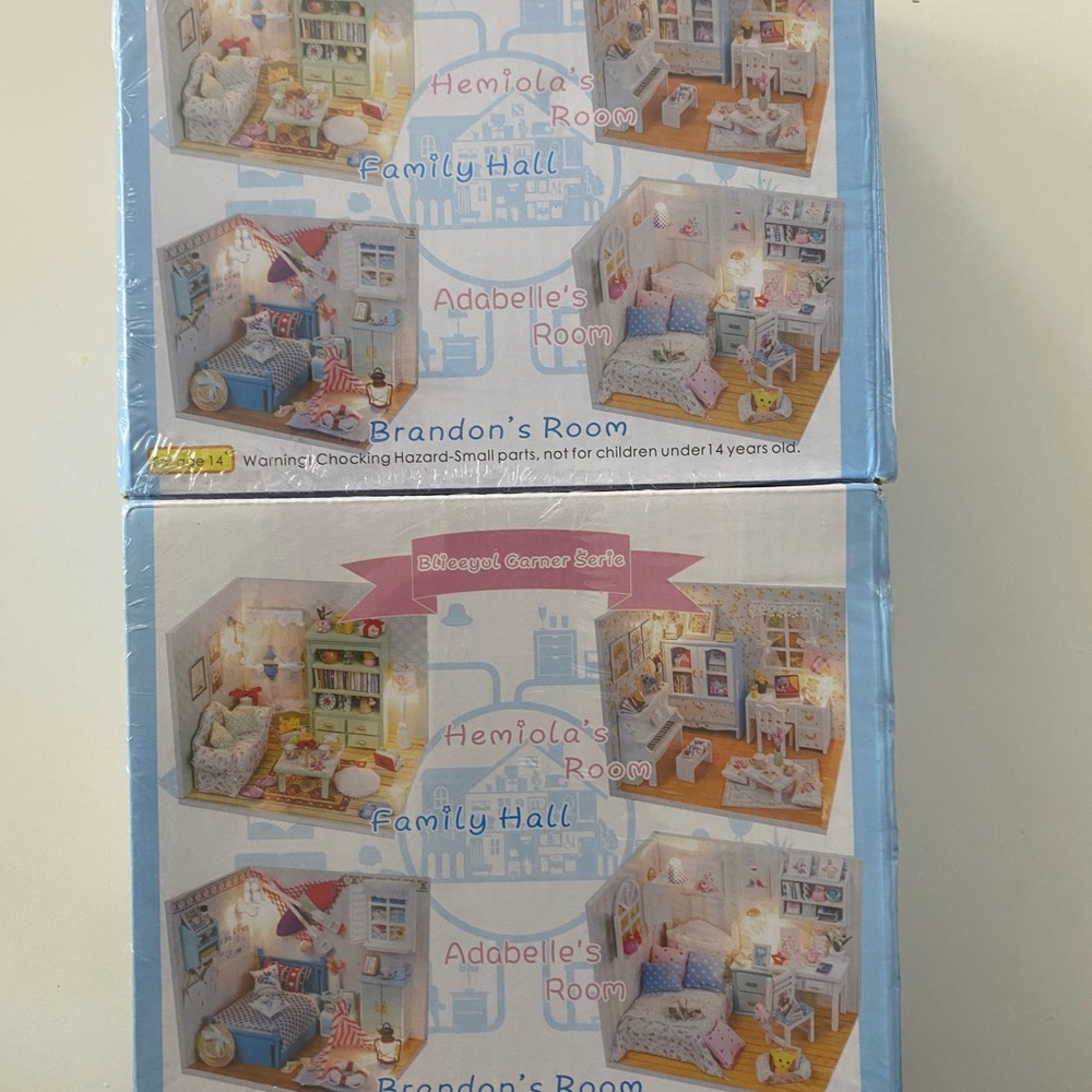 Two model room kits M013 and D014